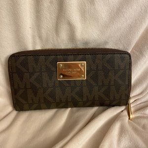 Michael Kors Jet Set Wallet in Brown